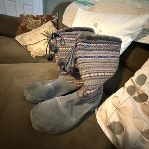Stylish Gray Knit Boots